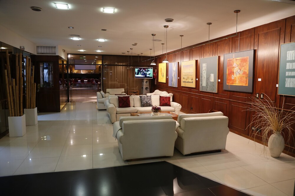 Corregidor La Plata — hotel in La Plata