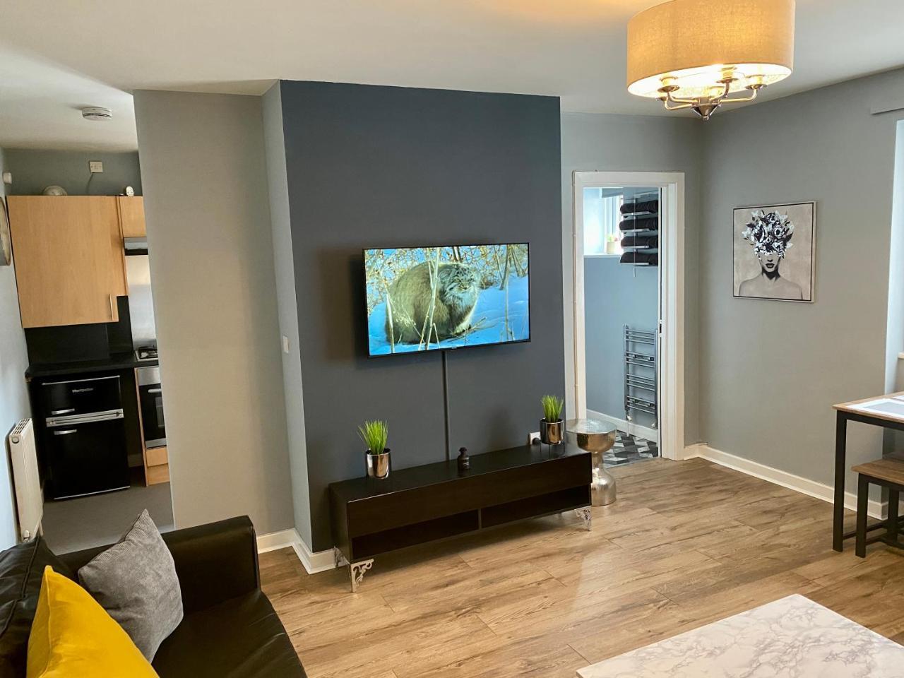 Pendle House Apartment 3 — 4-Star Luxury Hotel in Colwyn Bay, United Kingdom
