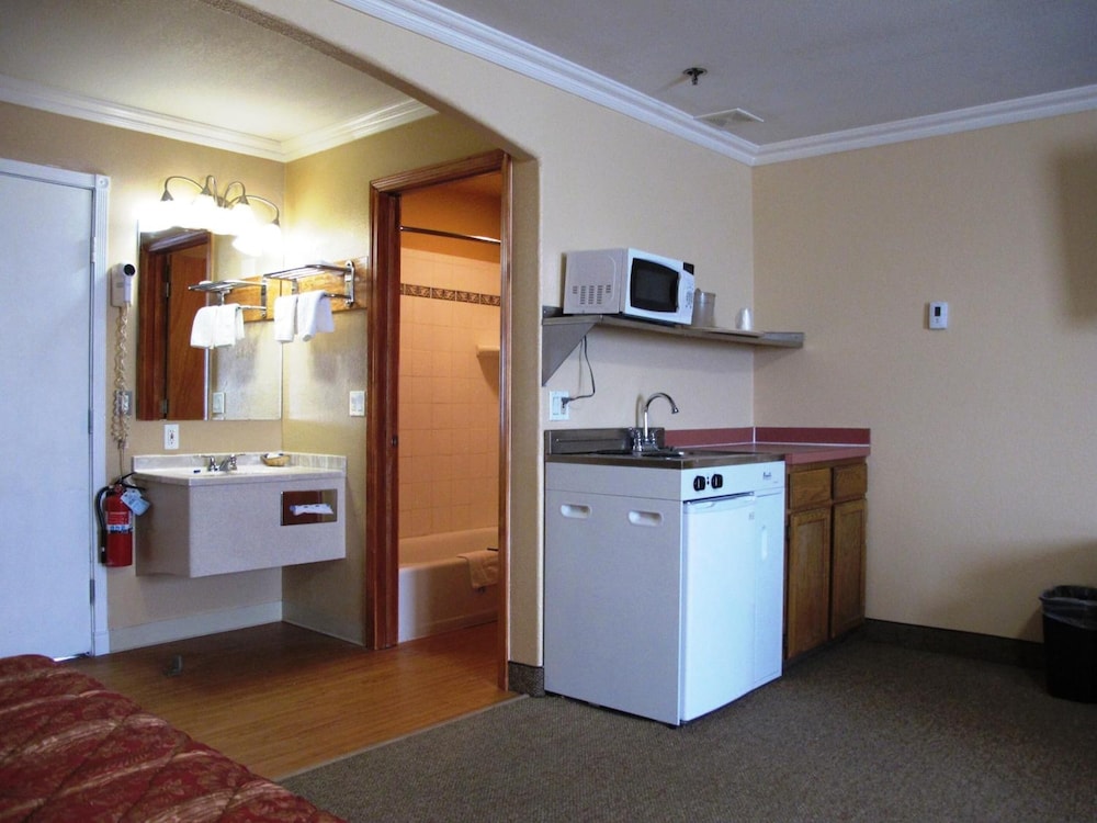 Merrill Field Inn - photo 27