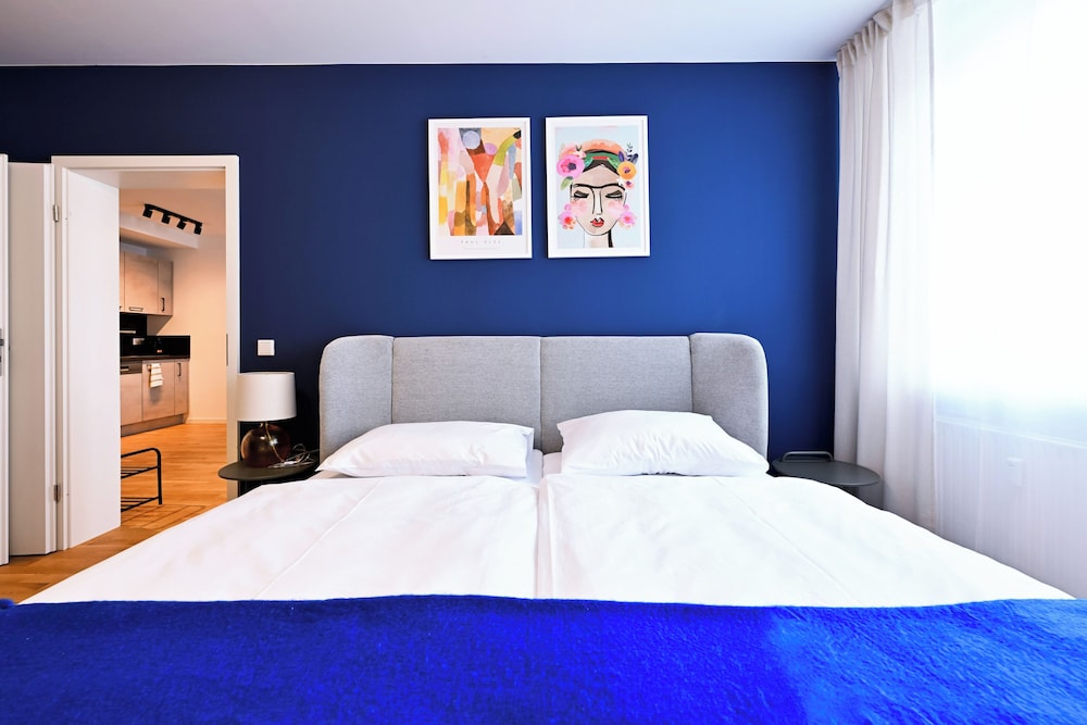 Rosengarten Apartments Fürth Moderne Serviced Apartments in Citylage ganze Ferienwohnung 50 m2 nahe Nürnberg Metro Sauna Frühstück & Parkplatz — 4-Star Luxury Hotel in Furth, Germany