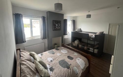 Lingfield Lodge Ewenique Views pets welcome