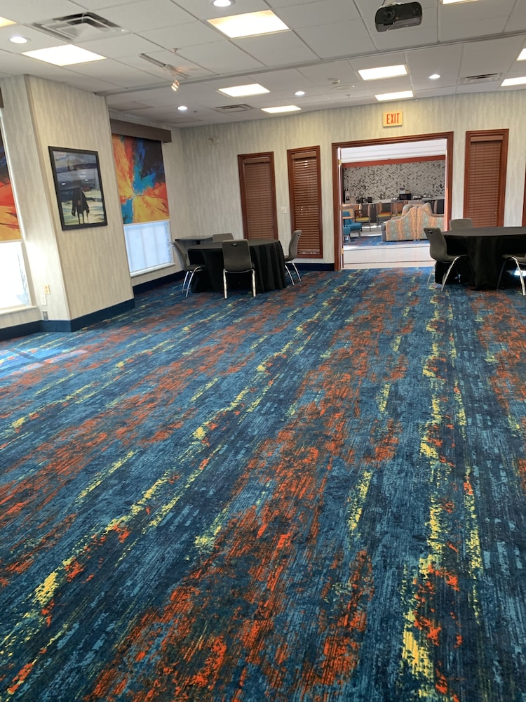 La Quinta Inn & Suites by Wyndham OKC North Quail Springs - photo 46