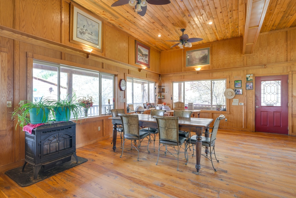 Salmon Vacation Rental w Mountain Views - photo 16