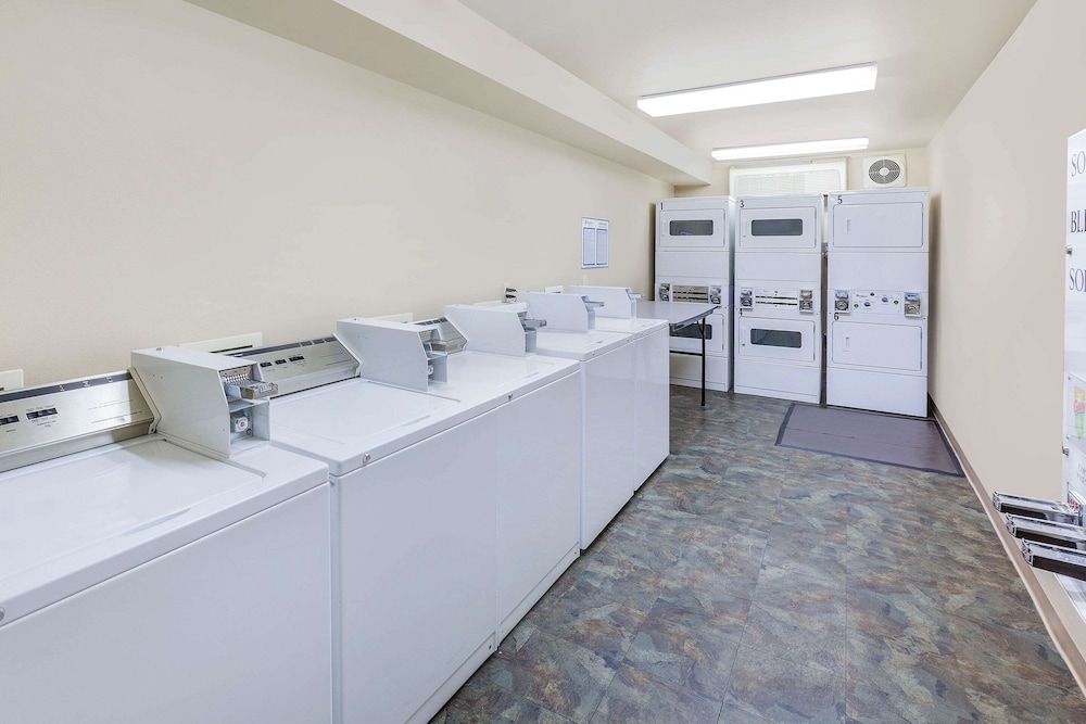 WoodSpring Suites Ankeny Des Moines - photo 23