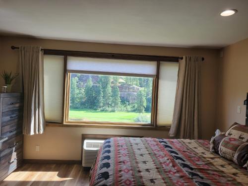 Remodeled Tamarron Lodge unit Amazing views and 10 miles to Purgatory — 4-Star Luxury Hotel in Durango, United States