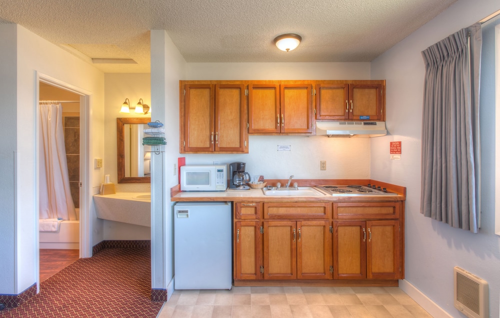 Silver Sands Motel - photo 17
