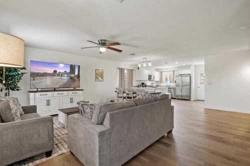 l NEW l Fully Remodeled 3BR 2BTH l 1 Min to Veterans Memorial Park — hotel in Sierra Vista