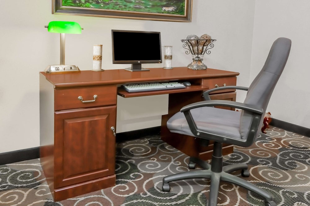 Super 8 by Wyndham Pine Bluff - photo 14