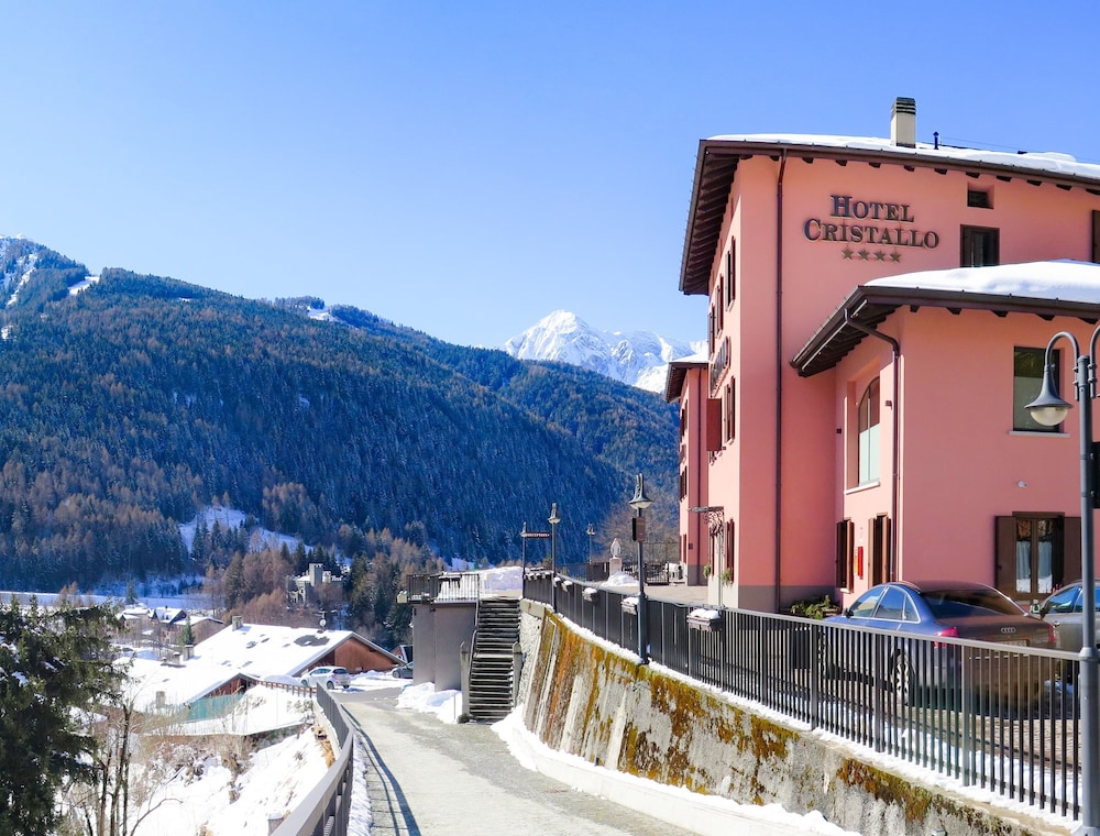 Hotel Garnì Cristallo — 4-Star Luxury Hotel in Ponte Di Legno, Italy