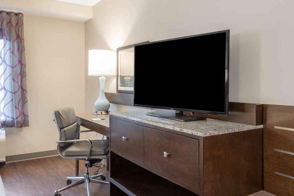 La Quinta Inn & Suites by Wyndham Aberdeen APG - photo 21