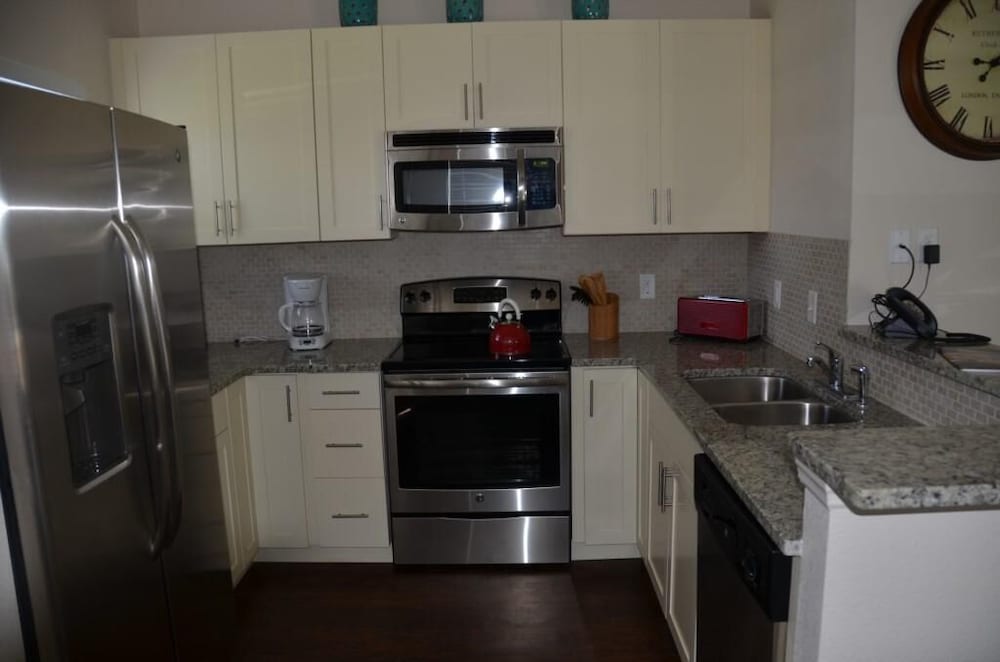 Lucaya 4 Bedrooms 3 Baths Townhome With Resort Pool - photo 10