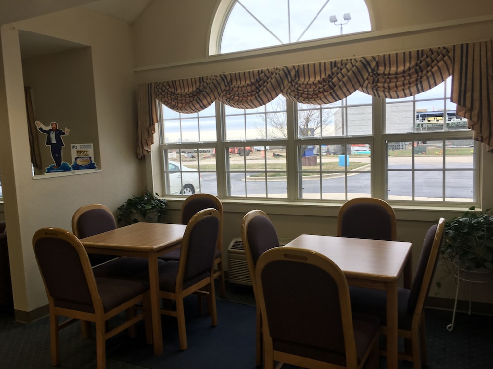 Microtel Inn by Wyndham Champaign - photo 4