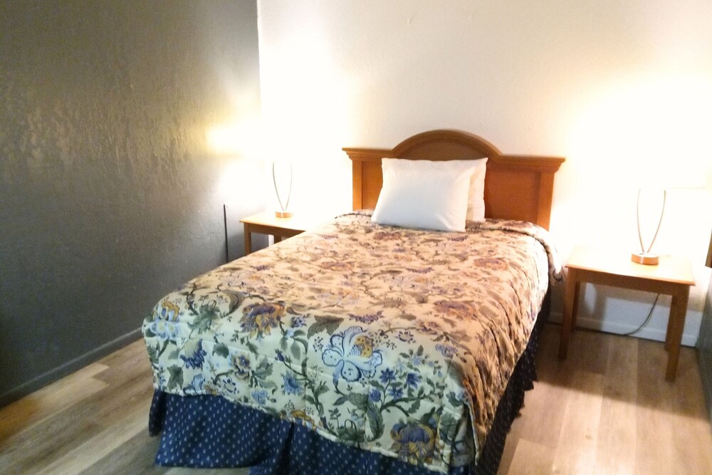 Blueway Inn and Suites El Dorado - photo 7