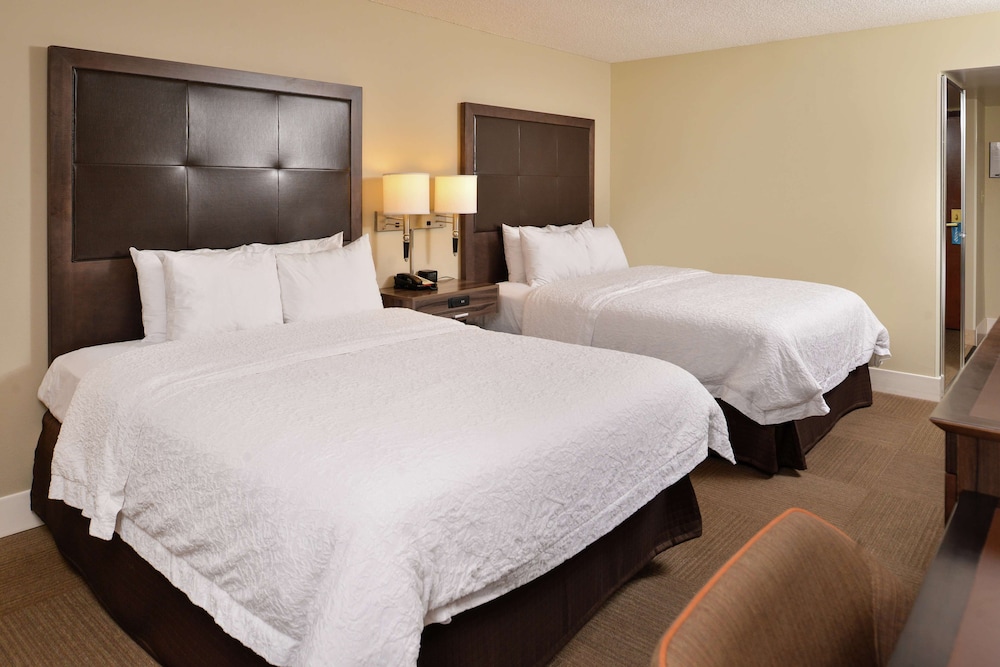 Hampton Inn South Hill - photo 18