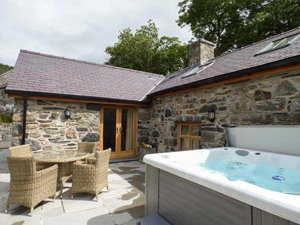 Briws — Llangwm — photo 2