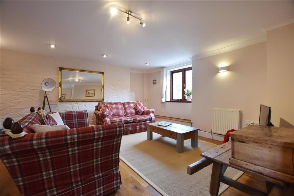 Mill Barn Denant — 4-Star Luxury Hotel in Haverfordwest, United Kingdom