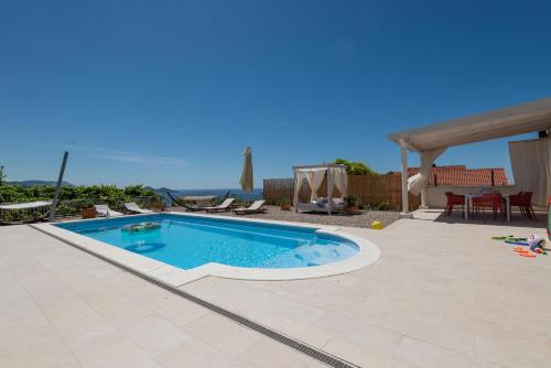 Villa Sunny Oasis Family Fun
