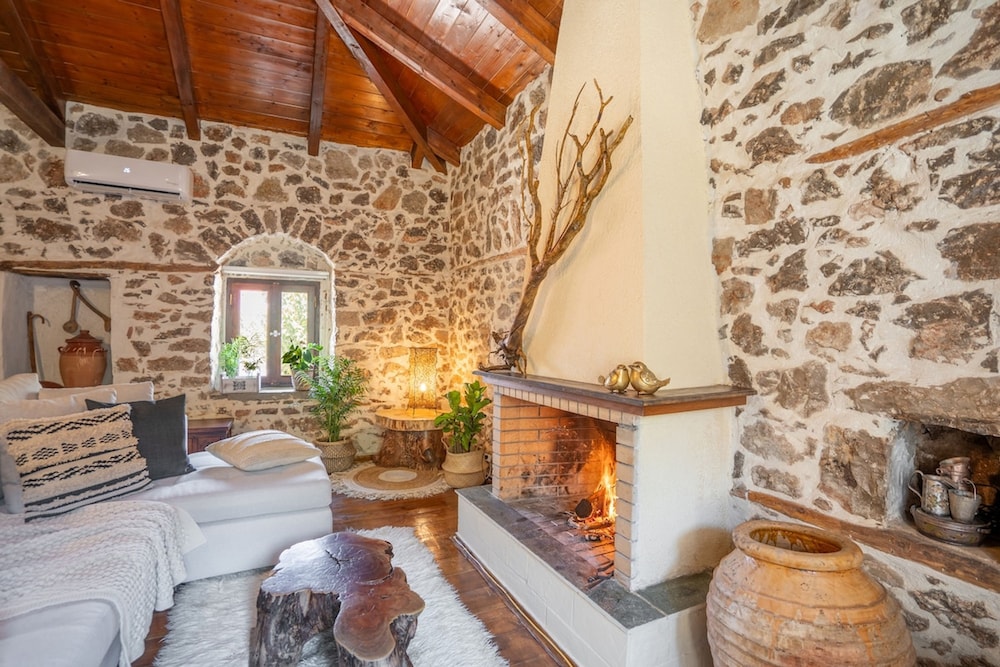 Stirida Stone House — 4-Star Luxury Hotel in Steiri, Greece