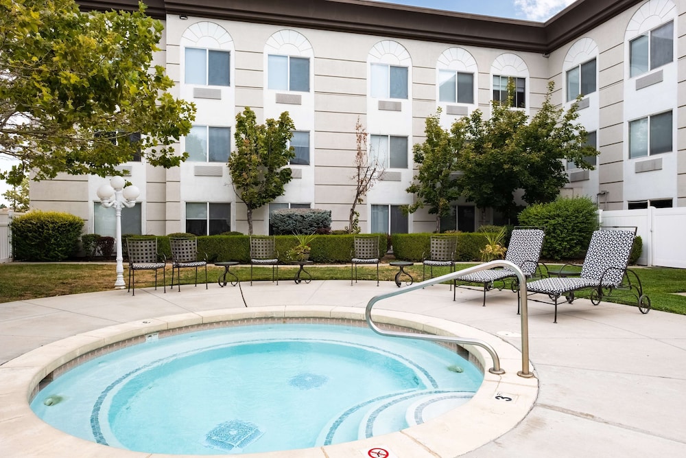 Hampton Inn & Suites Salt Lake City Airport - photo 40