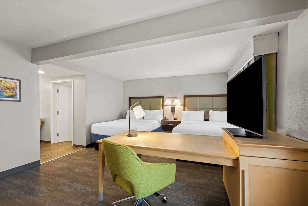 Hampton Inn & Suites Wilson I 95 - photo 16
