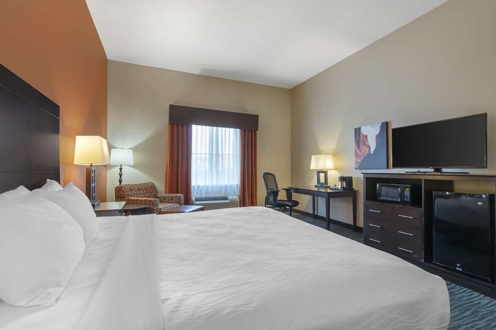 Best Western Plus Longhorn Inn & Suites - photo 23