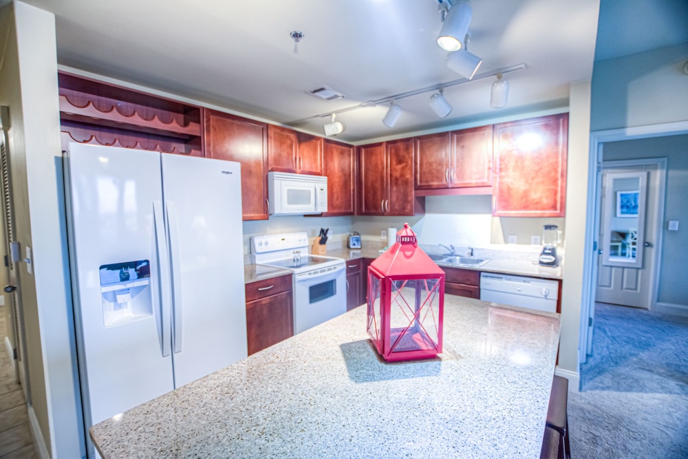 Laketown Wharf Resort by Aneliya's Rentals - photo 297