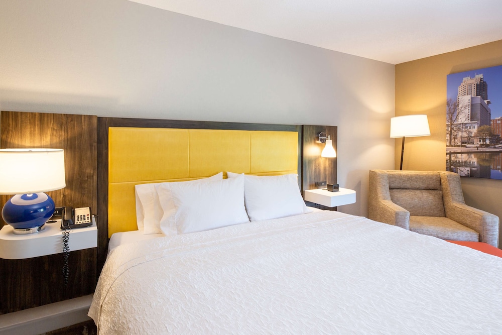 Hampton Inn & Suites Raleigh Cary Lenovo Center - photo 9