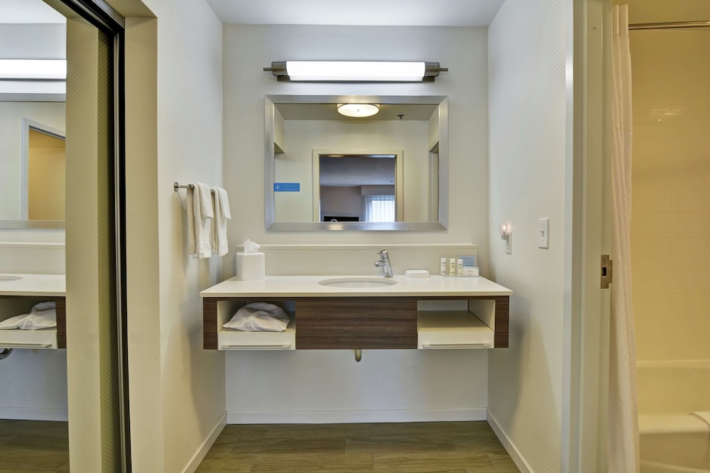 Hampton Inn & Suites Ashland - photo 37