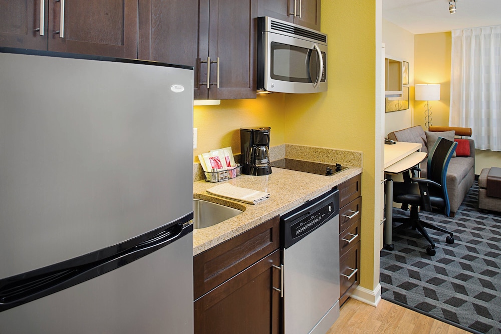 TownePlace Suites by Marriott Fayetteville North - photo 9