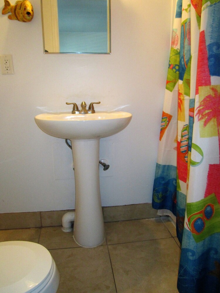 Tropical Winds Motel & Cottages - photo 60