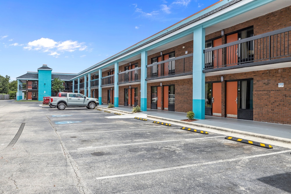 Garnet Inn & Suites Morehead City near Atlantic Beach - photo 51