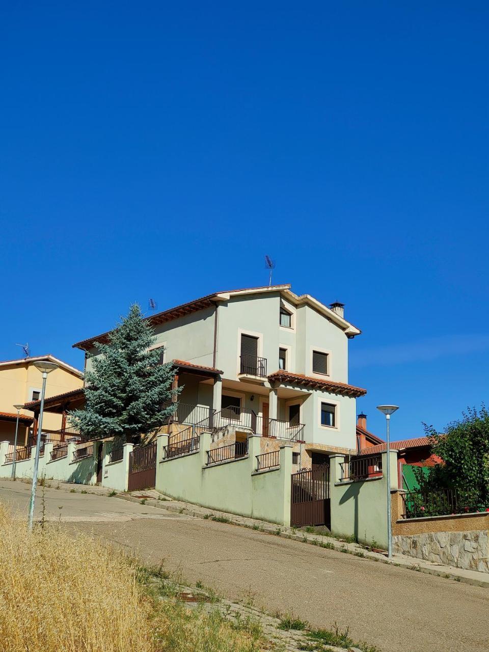 Vivienda de Uso Turistico En Entorno Maravilloso — 4-Star Luxury Hotel in Huerta Del Rey, Spain