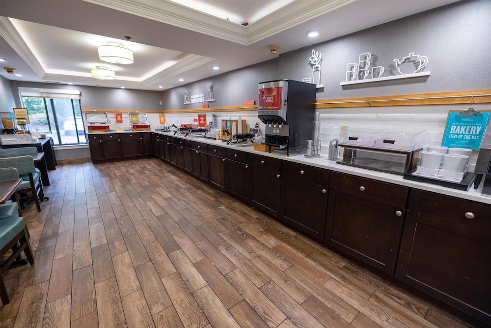 Hampton Inn Portsmouth Central - photo 59