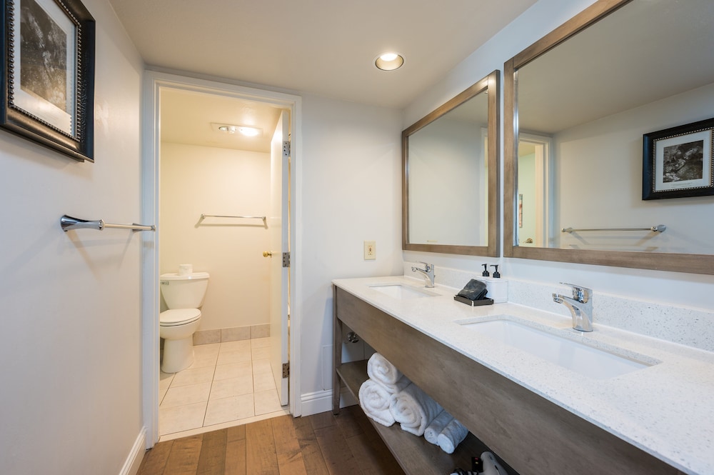 456 Embarcadero Inn & Suites - photo 46