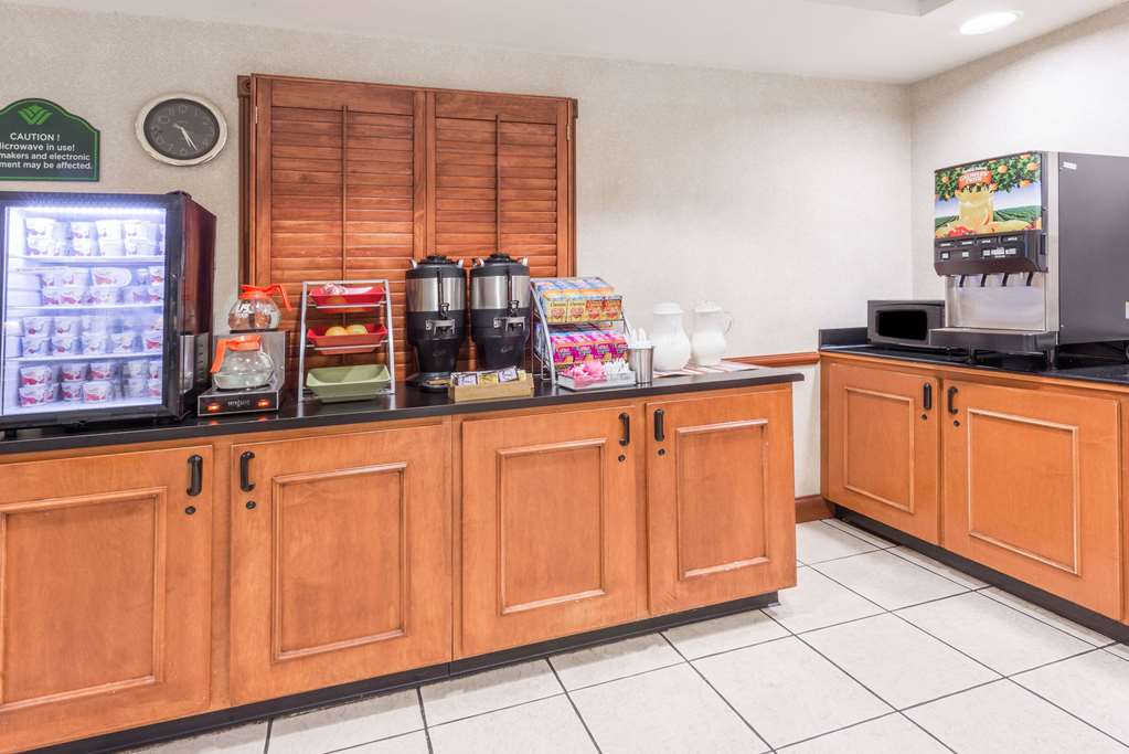 Wingate by Wyndham Indianapolis Airport Rockville Rd. - photo 41
