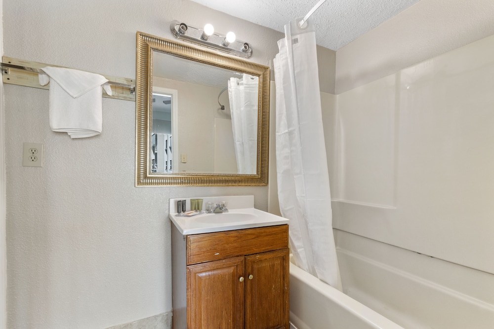 Ocean Crest Inn and Suites - photo 35