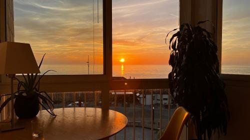 Le maritime front de mer et parking sous terrain — 4-Star Luxury Hotel in Fecamp, France