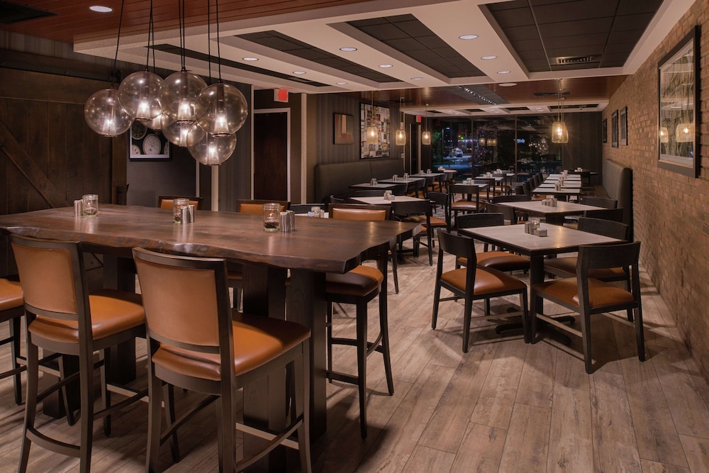DoubleTree by Hilton Raleigh Crabtree Valley - photo 29