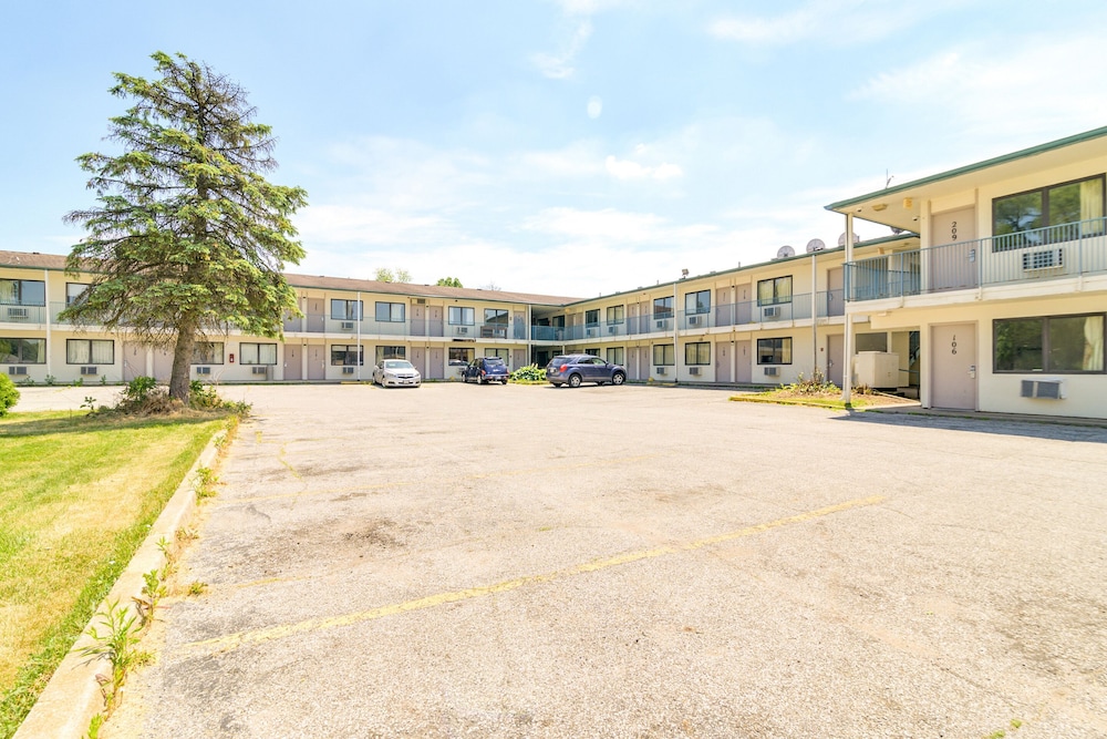 Suburban Studios South Bend Notre Dame Area - featured photo