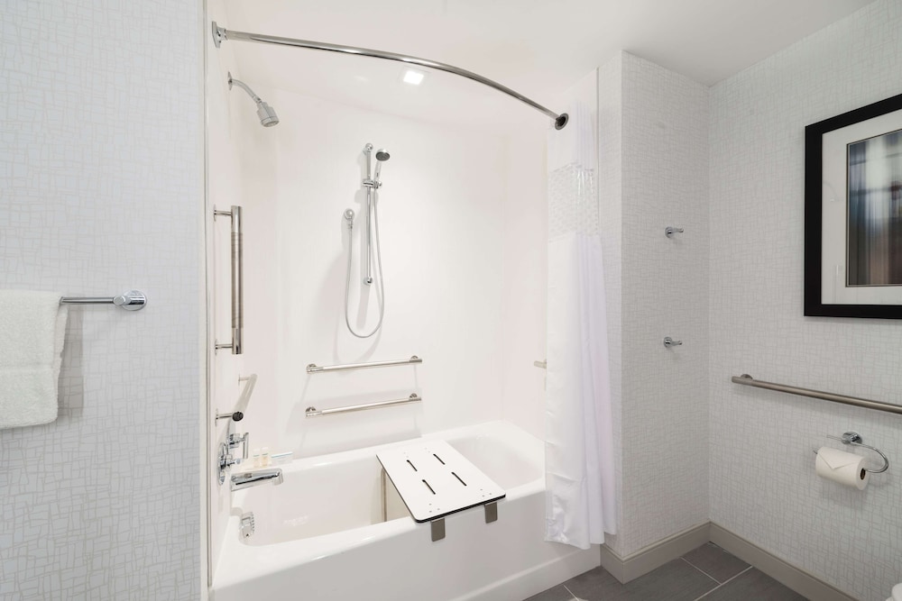 Hampton Inn & Suites Bridgewater - photo 31