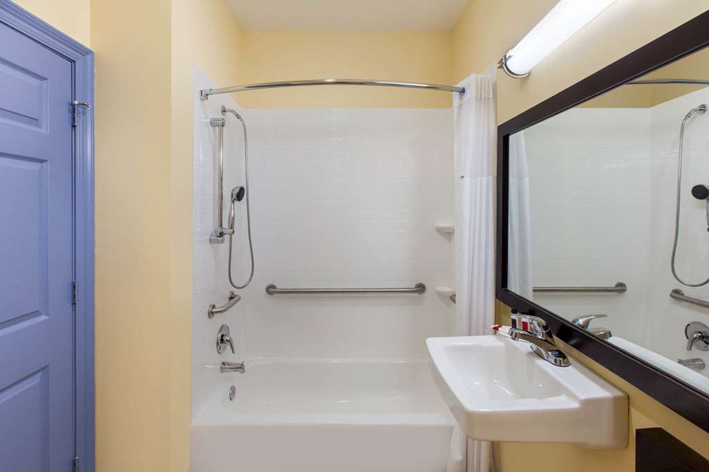Days Inn by Wyndham Baton Rouge Airport - photo 18