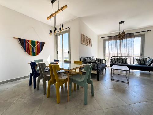 Poolside 2BR Chalet at Einbay Resort Steps from the Water in Ain Sokhna, Egypt