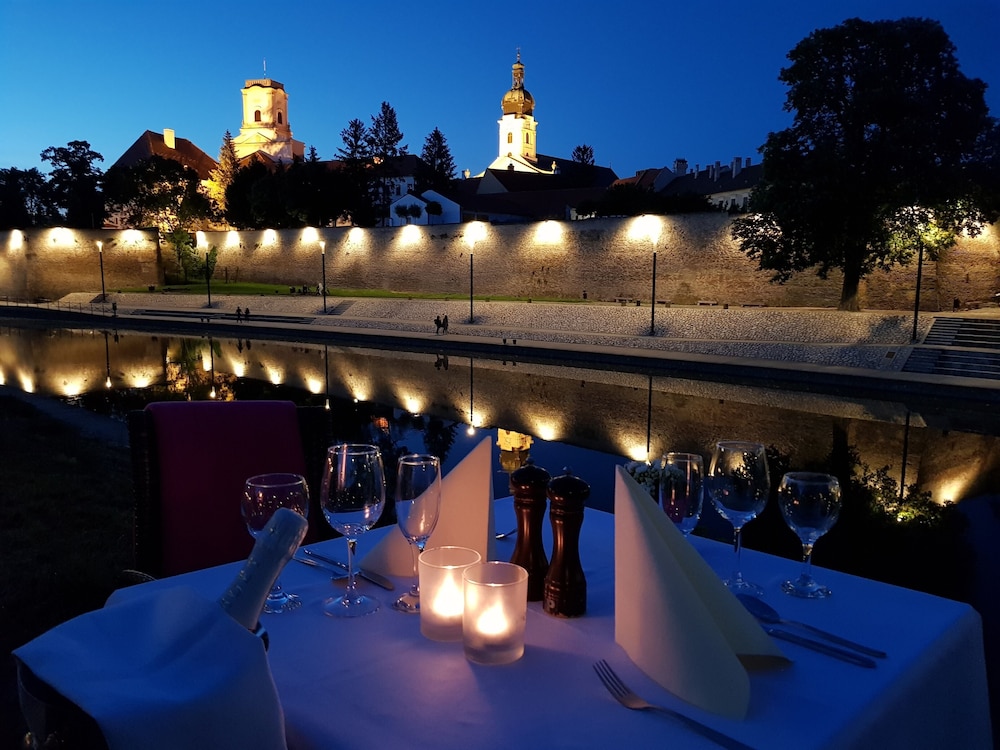 Hotel Icon — hotel in Gyor
