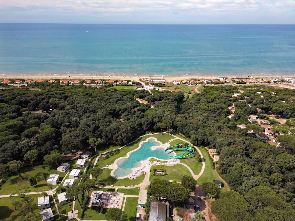 Camping Village Parco Della Gallinara — 4-Star Luxury Hotel in Anzio, Italy