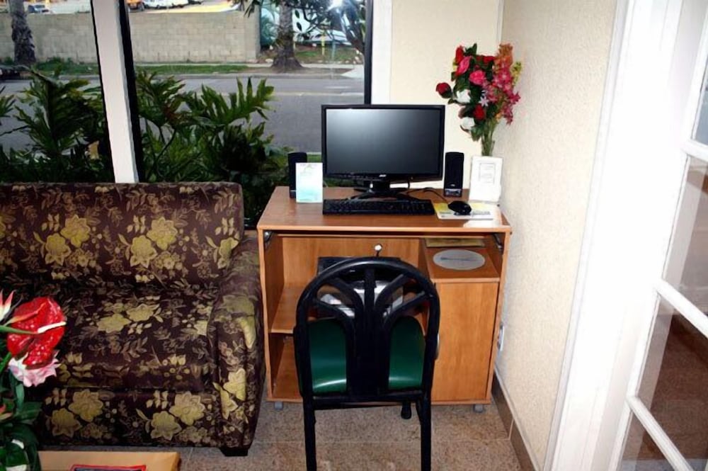 Days Inn by Wyndham Oceanside - photo 29