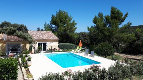 LS1 451 Chambri - carbon neutral hotel in Orgon