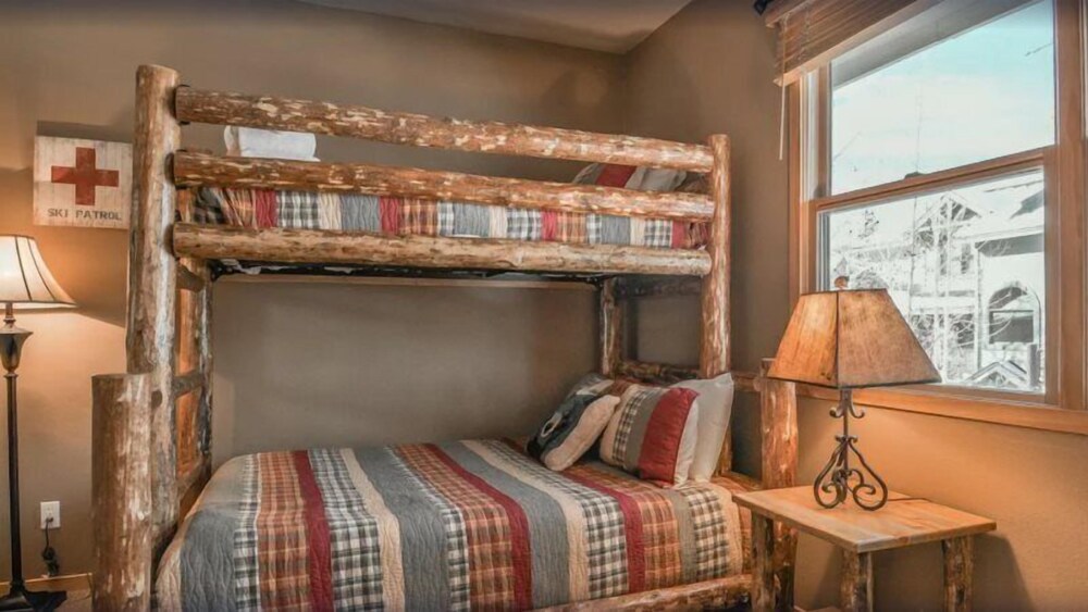 Family friendly 3 Bedroom Vacation Rental in West Keystone Resort Along the Snake River With Pool and Hot Tub - photo 8