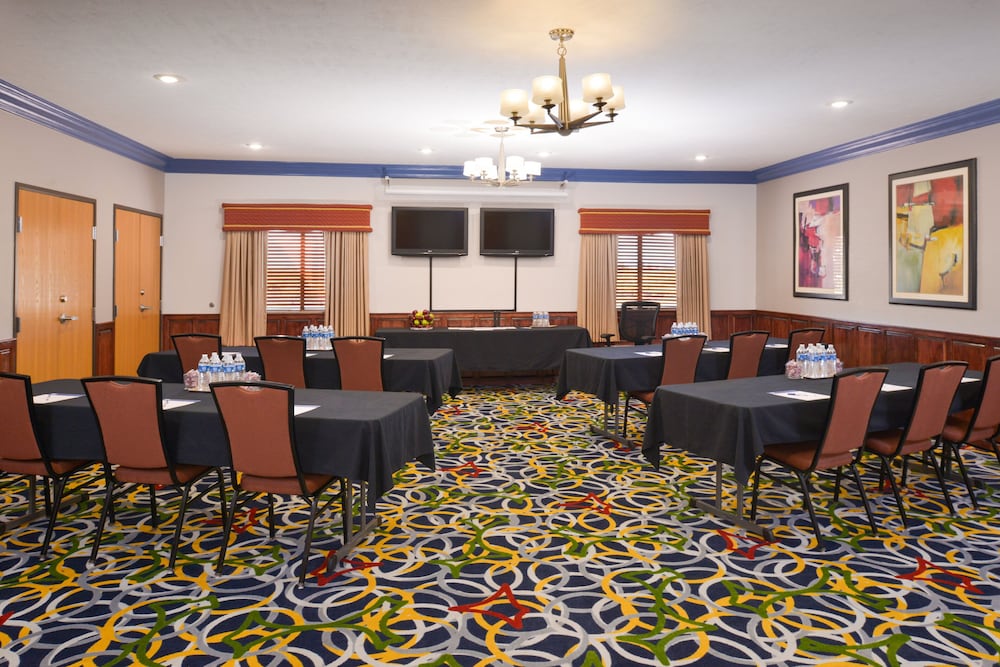 Holiday Inn Express & Suites Alamosa by IHG - photo 32