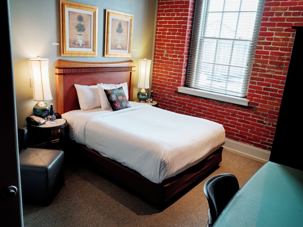Lancaster Arts Hotel - photo 22