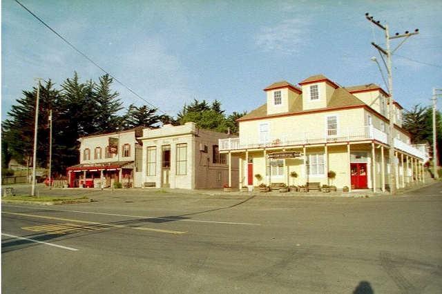 The Continental Inn - photo 3